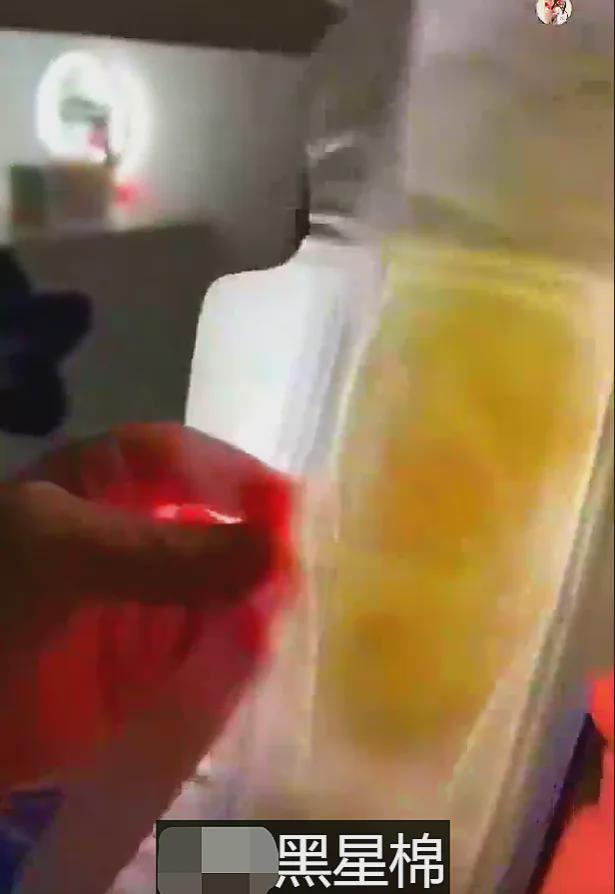款无1达标手机照出“黄色”外国抢！AG真人平台国产卫生巾集体塌房10(图7)